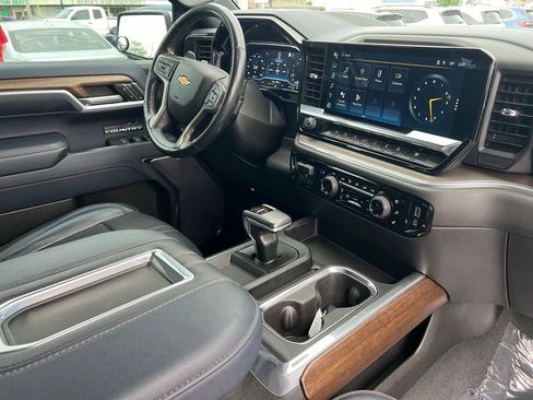 Used 2022 Chevrolet Silverado 1500 High Country w/ Technology Package AWD/4WD image 33