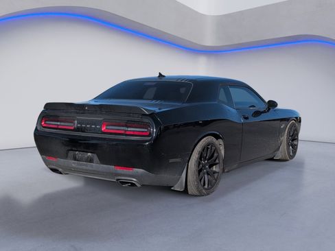 Used 2015 Dodge Challenger R/T image 3