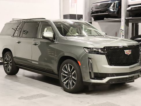 Used 2023 Cadillac Escalade ESV Sport Platinum AWD/4WD image 6