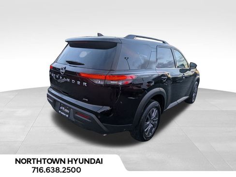 Used 2025 Nissan Pathfinder SV image 15