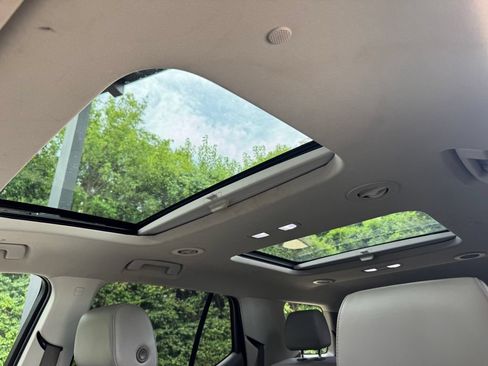Used 2020 Chevrolet Traverse Premier FWD image 24