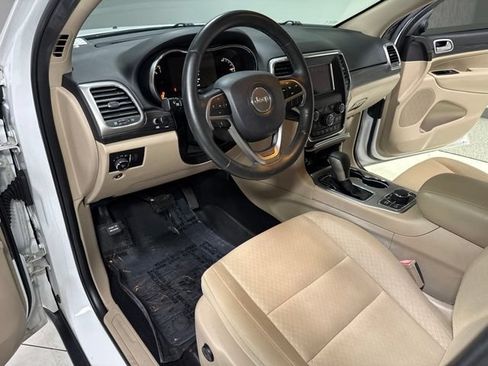 Used 2019 Jeep Grand Cherokee Laredo AWD/4WD image 12