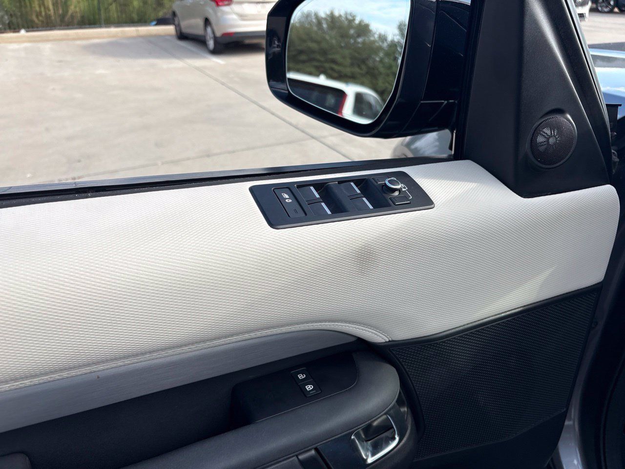 Used 2021 Land Rover Discovery S R-Dynamic AWD/4WD image 17