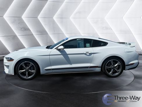 Used 2022 Ford Mustang GT Premium w/ Equipment Group 401A RWD image 2