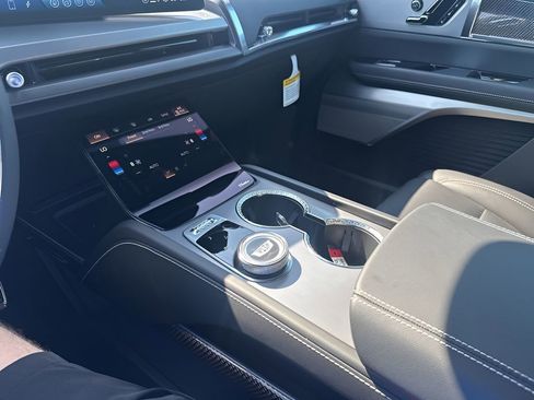 New 2026 Cadillac Vistiq Luxury AWD/4WD image 33