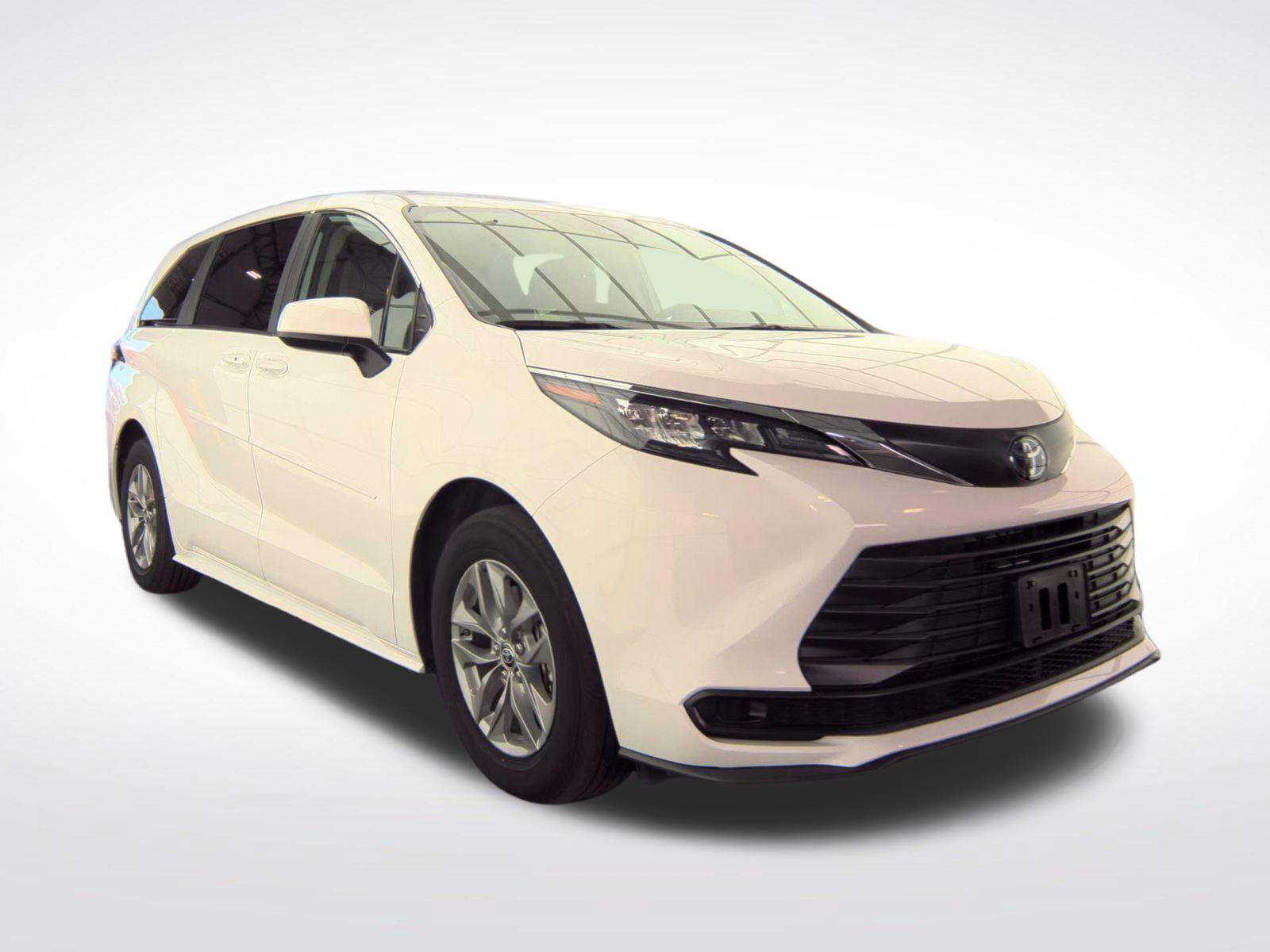Used 2024 Toyota Sienna LE AWD/4WD image 2