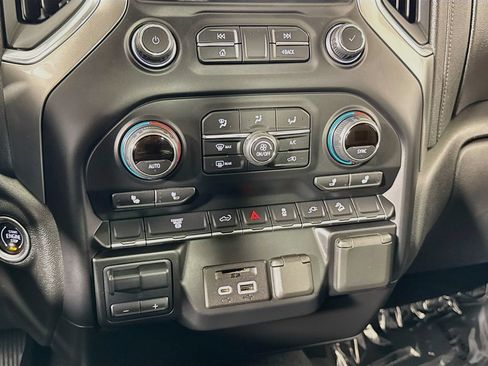 Used 2021 Chevrolet Silverado 2500 LTZ w/ Z71 Off-Road Package AWD/4WD image 18