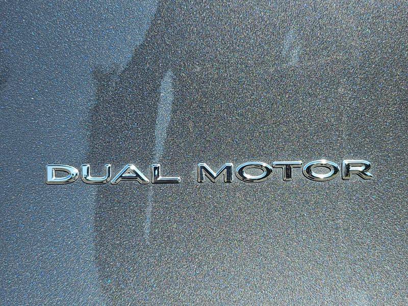Used 2023 Tesla Model Y Long Range AWD/4WD image 32