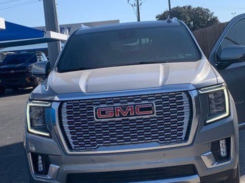 Used 2024 GMC Yukon Denali w/ Advanced Technology Package image 3