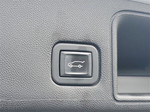 Certified 2023 GMC Terrain SLT w/ LPO, Floor Liner Package image 8