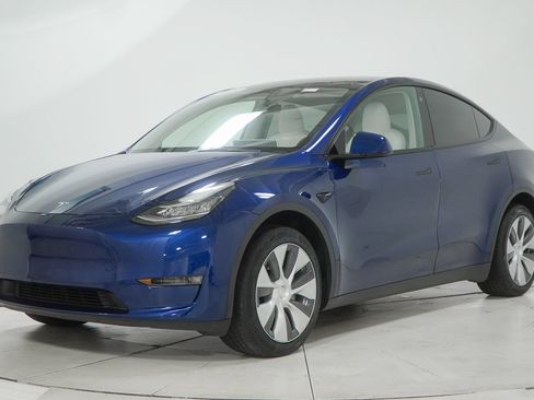 Used 2023 Tesla Model Y Long Range AWD/4WD image 3