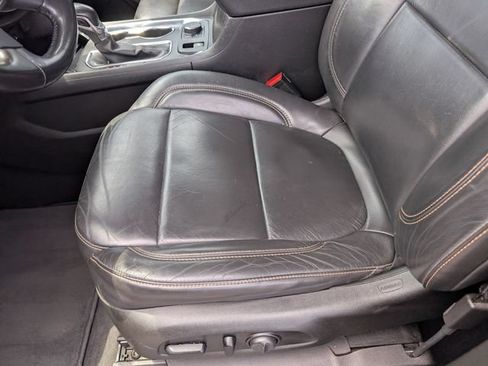 Used 2021 Chevrolet Traverse LT FWD image 21