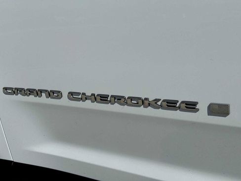 Used 2023 Jeep Grand Cherokee L Laredo w/ Luxury Tech Group I AWD/4WD image 12