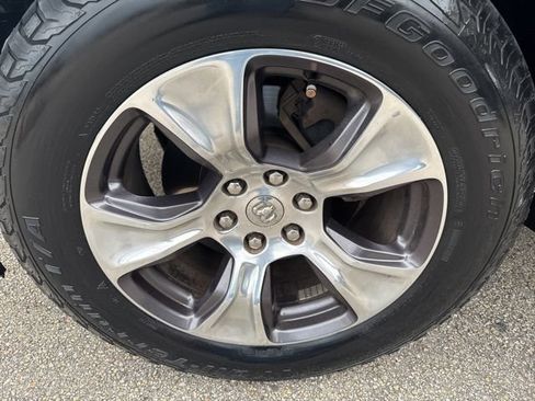 Used 2019 RAM 1500 Laramie AWD/4WD image 18