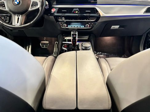 Used 2023 BMW M5 image 31