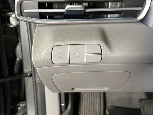 Used 2024 Hyundai Elantra SEL FWD image 17