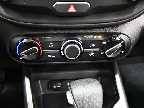 Certified 2025 Kia Soul LX w/ LX Technology Package FWD image 24