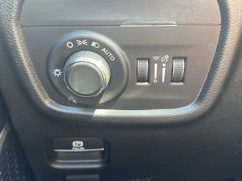 Used 2022 Jeep Grand Cherokee L Laredo image 25