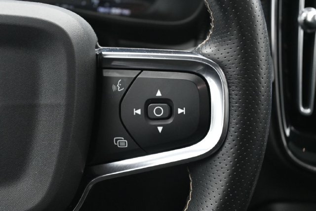 Used 2021 Volvo XC40 T5 R-Design w/ Advanced Package AWD/4WD image 18