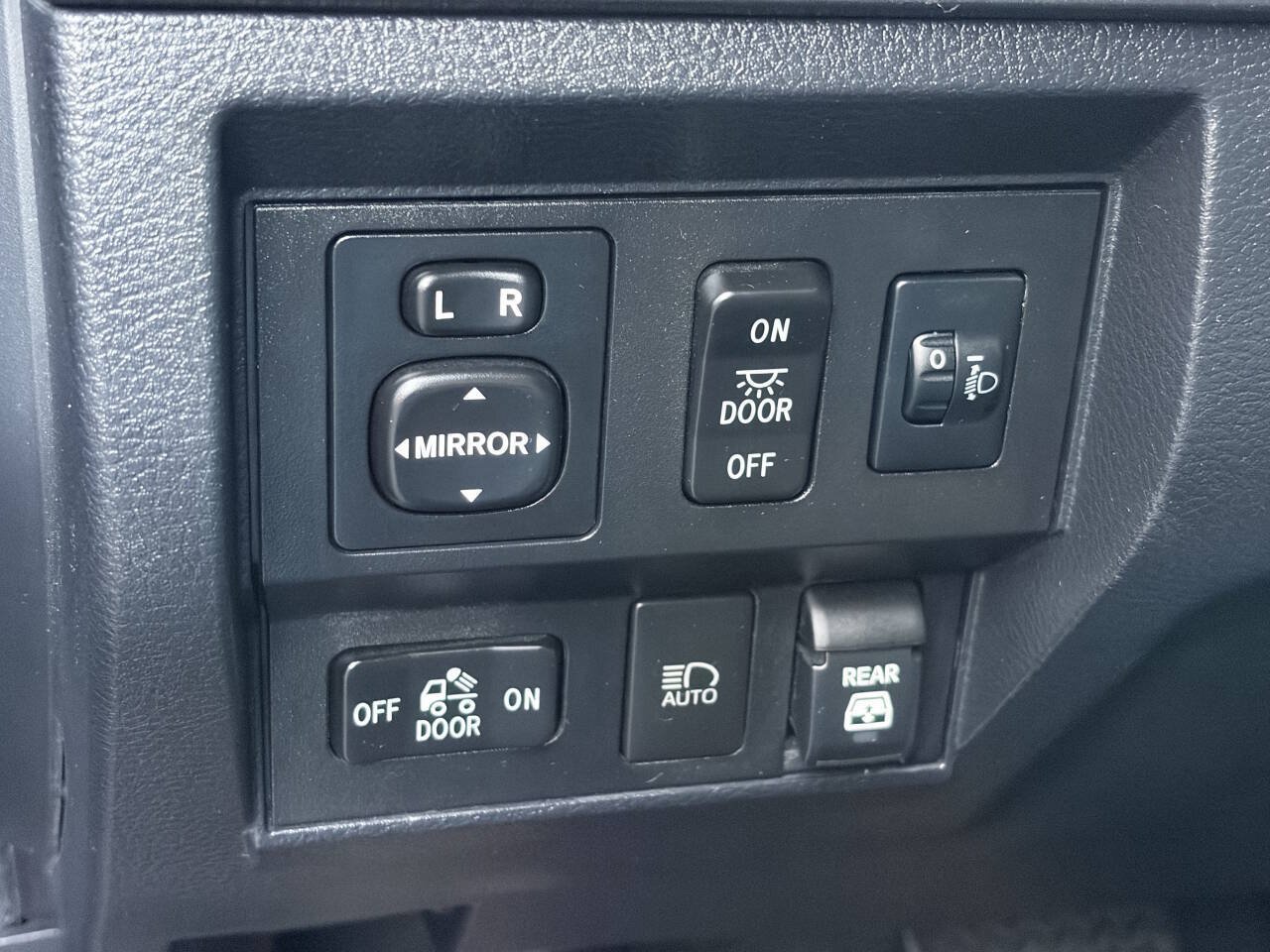 Used 2020 Toyota Tundra SR5 w/ TRD Off-Road Package AWD/4WD image 25
