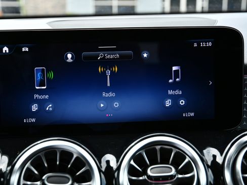 Used 2024 Mercedes-Benz GLB 250 image 16