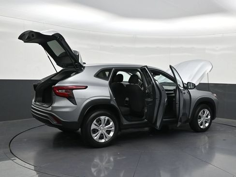 Used 2024 Chevrolet Trax LS w/ Driver Confidence Package FWD image 31