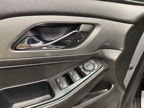 Used 2023 Chevrolet Traverse LT AWD/4WD image 23