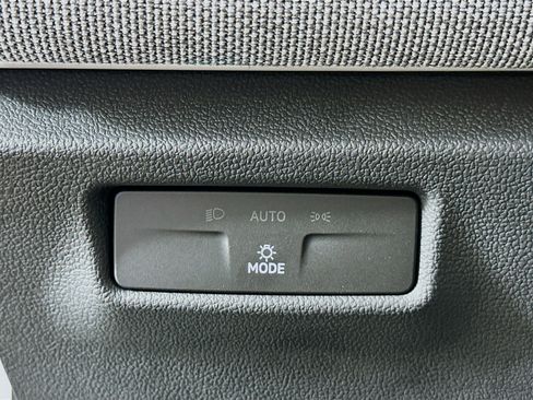 Used 2025 Volkswagen Tiguan S FWD image 17