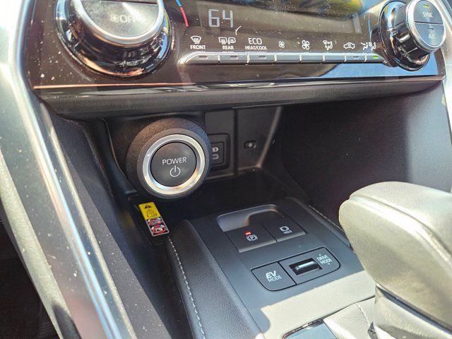 Used 2023 Toyota Venza LE AWD/4WD image 29