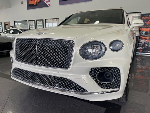 Used 2022 Bentley Bentayga AWD/4WD image 11