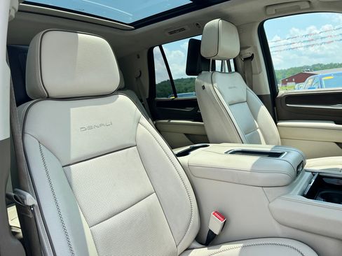 Used 2021 GMC Yukon Denali w/ Denali Premium Package image 33