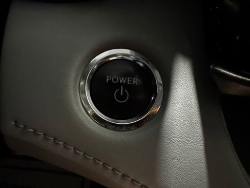 Used 2023 Toyota Highlander LE AWD/4WD image 44