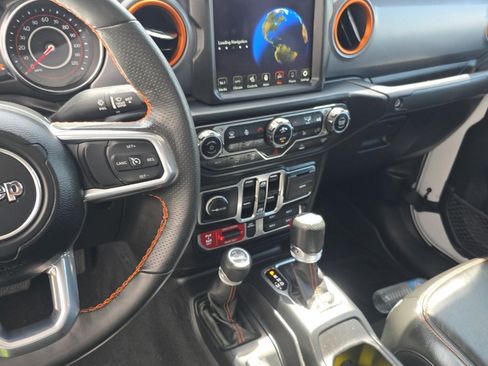 Used 2022 Jeep Gladiator Mojave w/ Dual Top Group AWD/4WD image 12