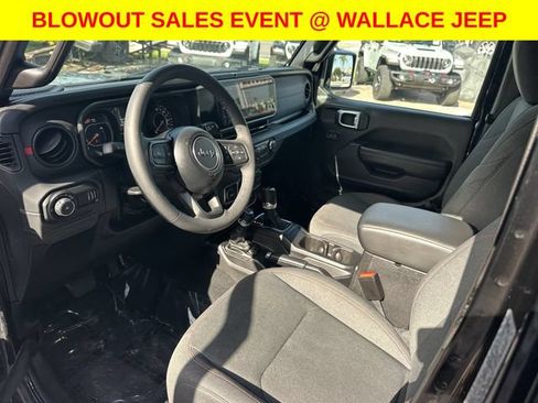 Used 2026 Jeep Wrangler Unlimited Rubicon w/ Technology Group AWD/4WD image 15