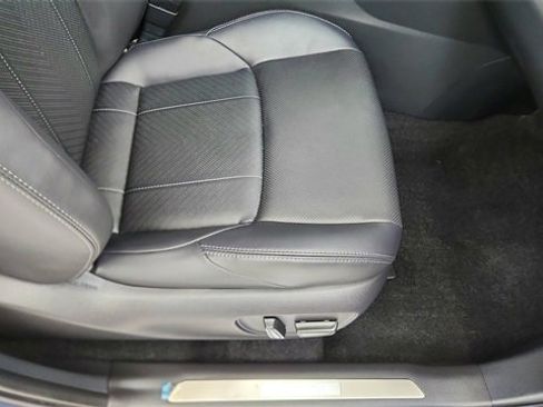 Used 2023 Toyota Venza Limited image 23