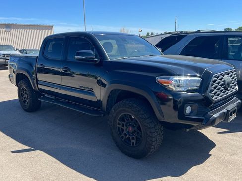 Used 2021 Toyota Tacoma TRD Off-Road w/ Technology Package AWD/4WD image 2