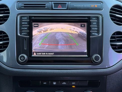 Used 2018 Volkswagen Tiguan Limited w/ Premium Package image 29