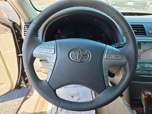 Used 2011 Toyota Camry XLE w/ SE/XLE Extra-Value Pkg FWD image 13