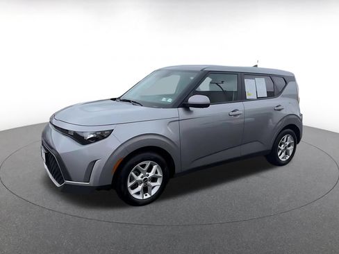 Used 2025 Kia Soul LX w/ LX Technology Package FWD image 7