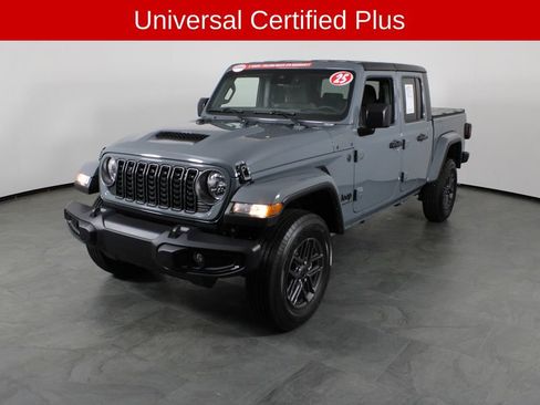 Used 2025 Jeep Gladiator Sport AWD/4WD image 2