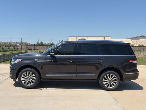 Used 2023 Lincoln Navigator 4WD image 6