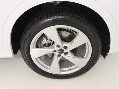 Certified 2025 Audi Q5 Premium Plus w/ Premium Plus image 9