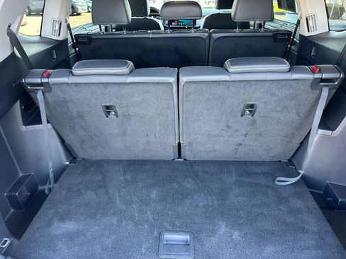 Used 2025 Volkswagen Atlas SE FWD image 15
