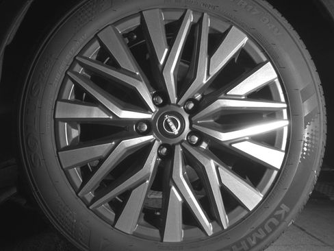 Used 2025 Nissan Altima 2.5 SV FWD image 14