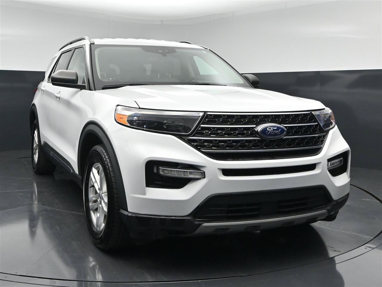 Used 2021 Ford Explorer XLT w/ Equipment Group 202A RWD image 1