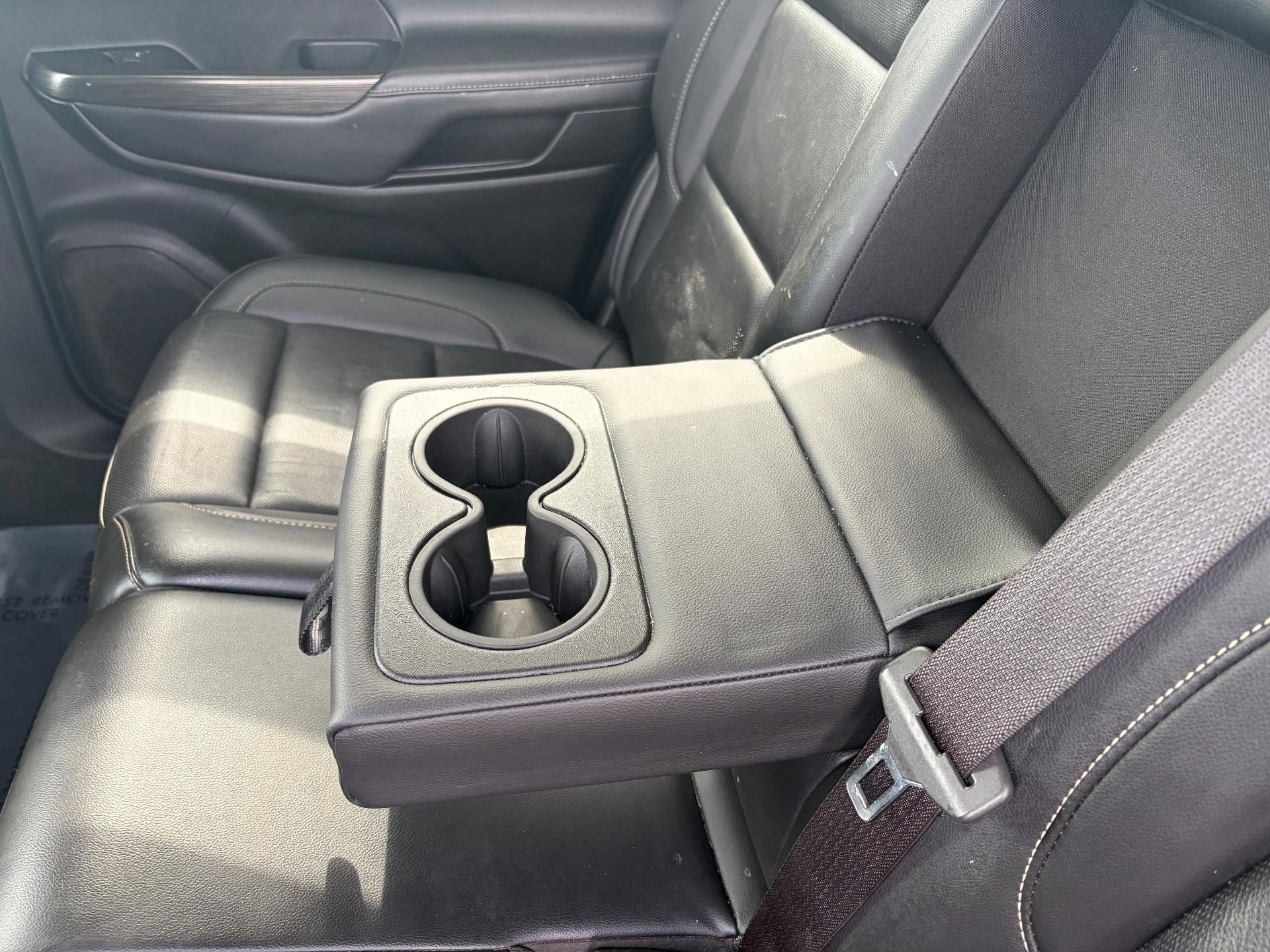 Used 2023 GMC Acadia SLT FWD image 30