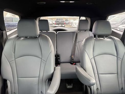 Used 2023 Buick Enclave Essence image 12
