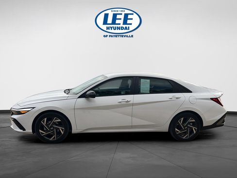 Certified 2025 Hyundai Elantra Sport image 3