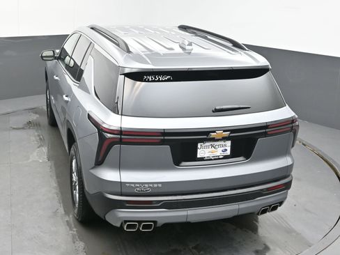Used 2025 Chevrolet Traverse LT image 24