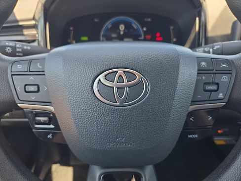 Used 2025 Toyota Camry LE FWD image 21